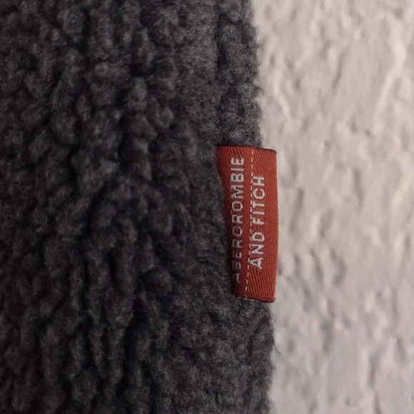 Abercrombie and Fitch Sherpa Vest - Picture 3 of 10